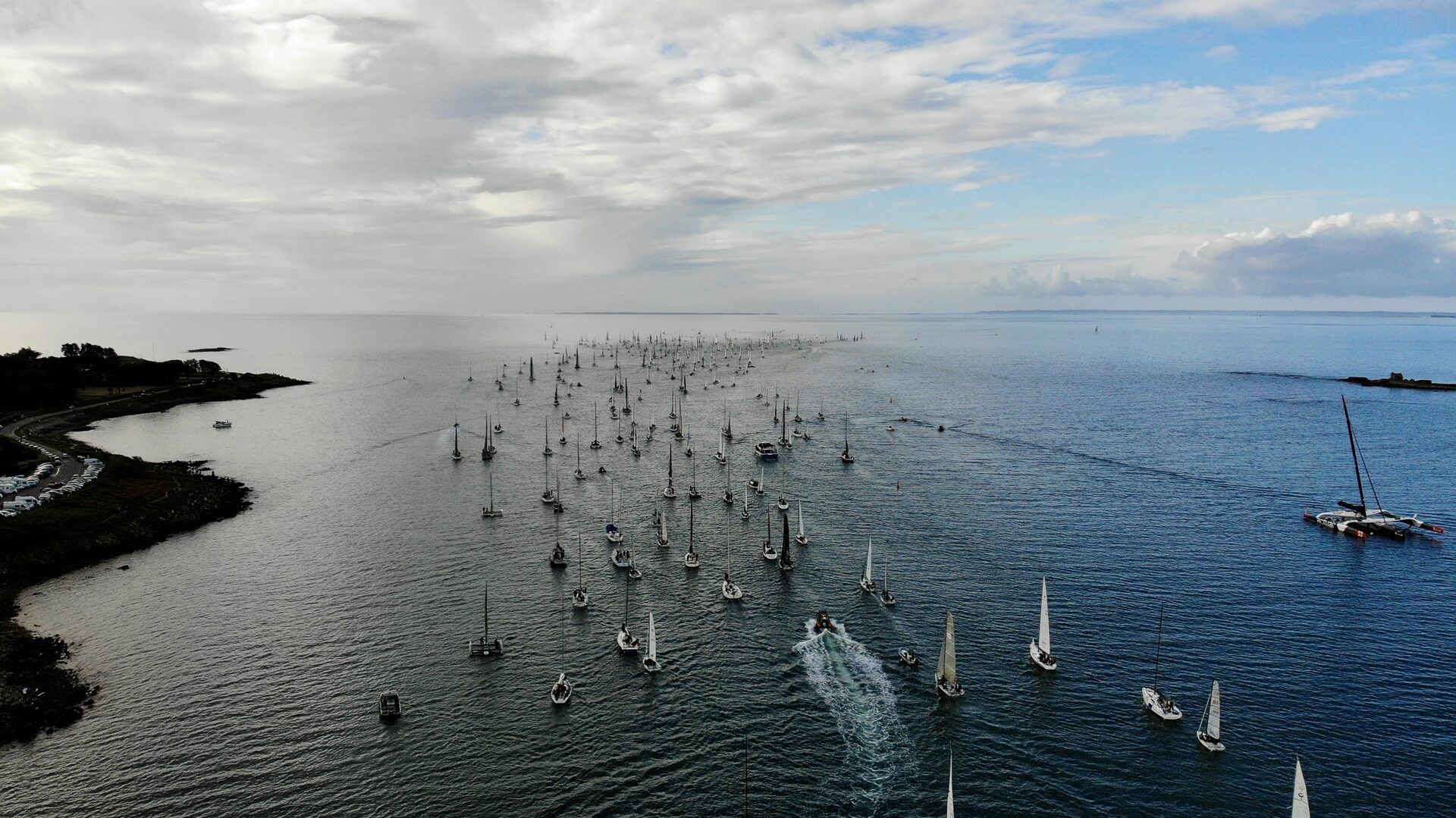 Flotte au mouillage — vue drone aérienne
