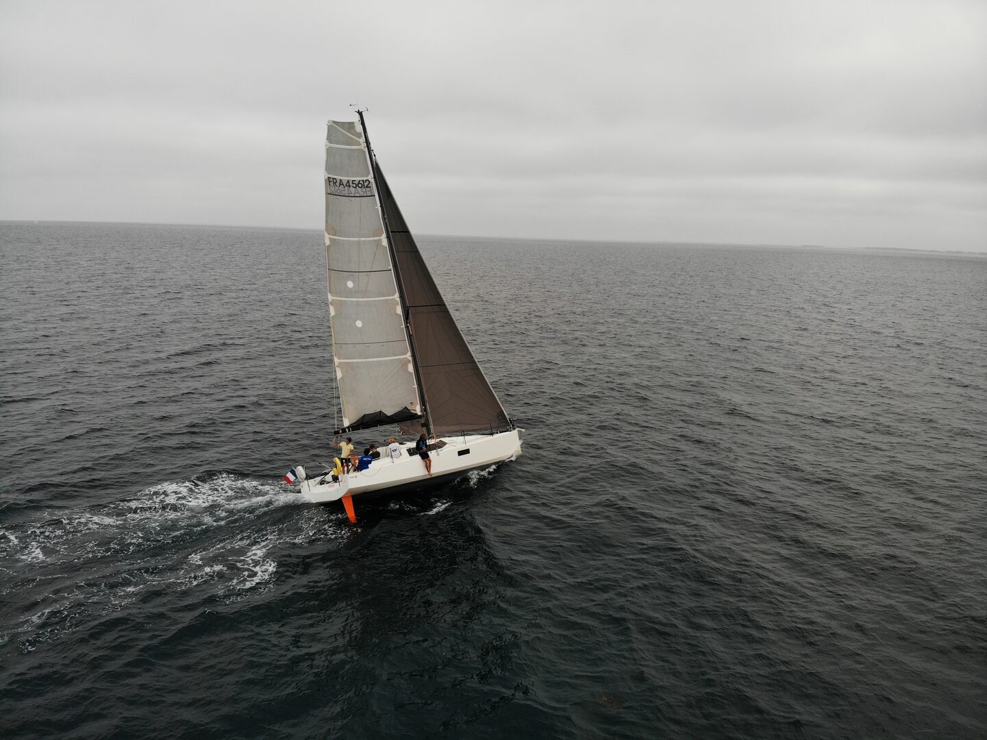 Pogo 36 en navigation — vue drone